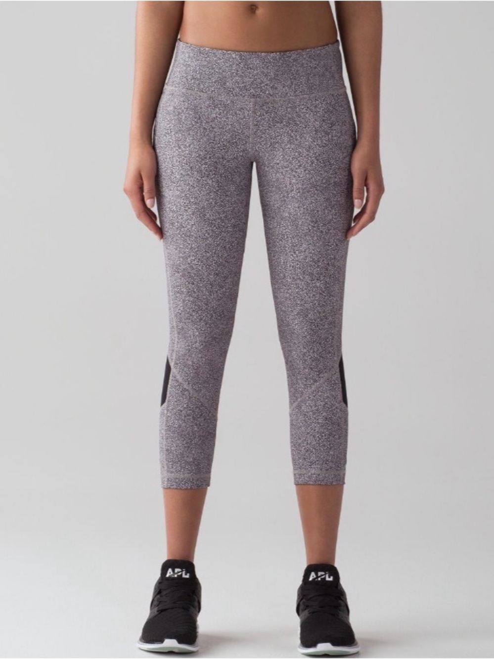 Lululemon Pace Rival Crop (22")
Sea Spray Alpine White Dark Chrome / Black 6